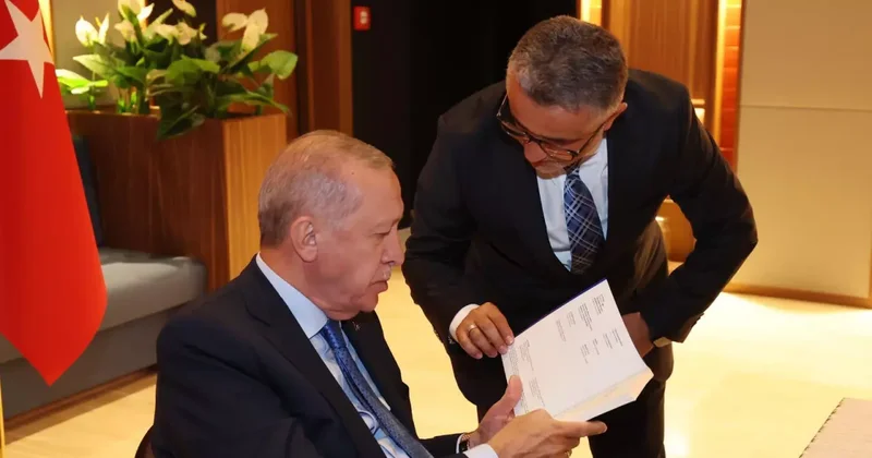 Prof. Dr. Yusuf Özkır yeni kitabını Cumhurbaşkanı Erdoğan’a takdim etti
