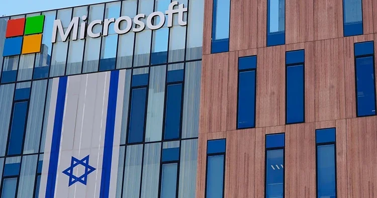 Microsoft ta İsrail depremi: 2 çalışan soykırımda iş birliğini protesto ettiği için kovuldu