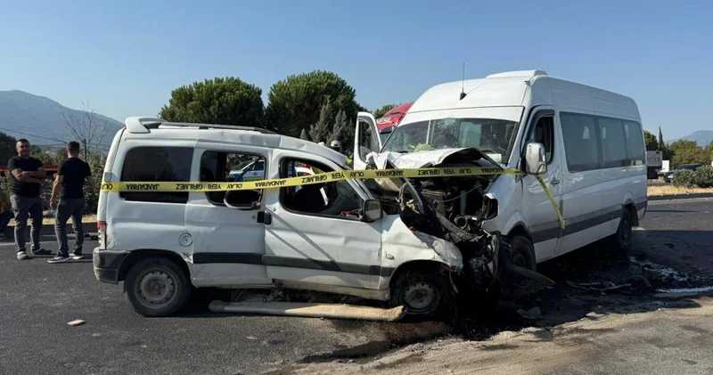 Tarım işçilerini taşıyan minibüs kaza yaptı: 1 kişi hayatını kaybetti