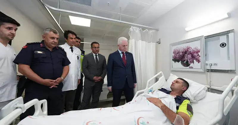 Vali Gül, kazada yaralanan jandarma personelini ziyaret etti