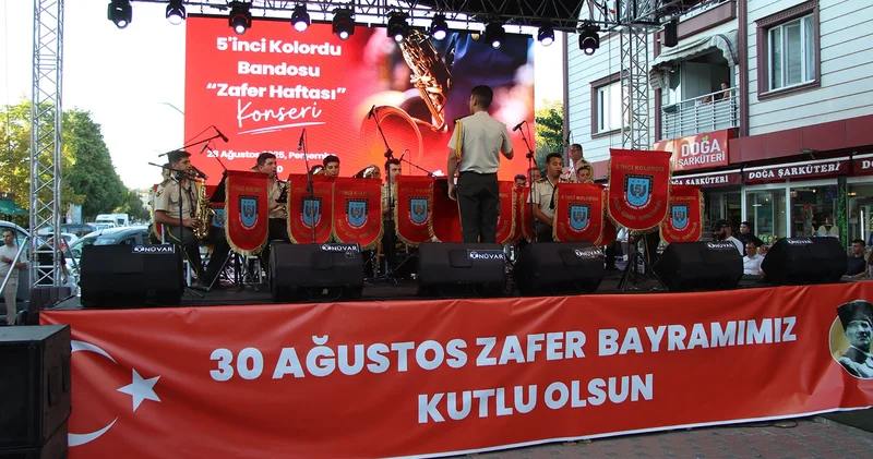 Kırıklareli nde askeri bandodan 30 Ağustos Zafer Bayramı konseri