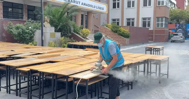 Avcılar ve Küçükçekmece’de denetimli serbestlik kapsamındaki yükümlüler okulları temizledi
