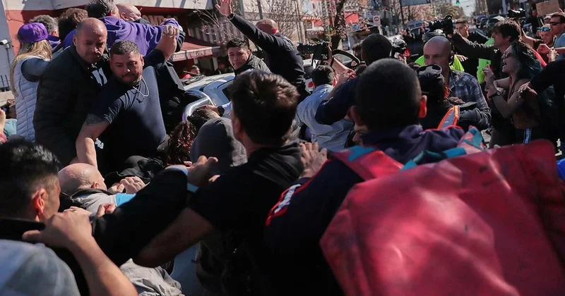 Arjantin Devlet Başkanı Milei linçten zor kurtuldu Sözcü Gazetesi