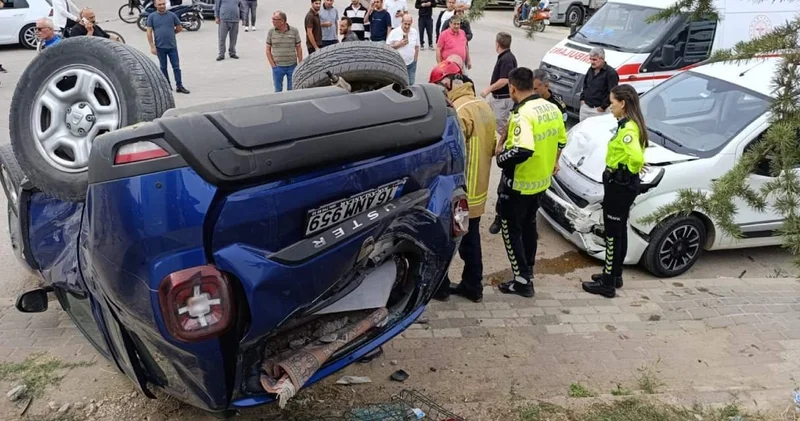 Kontrolsüz kavşakta çarpışan cip taklalar atıp ters döndü: 3 yaralı