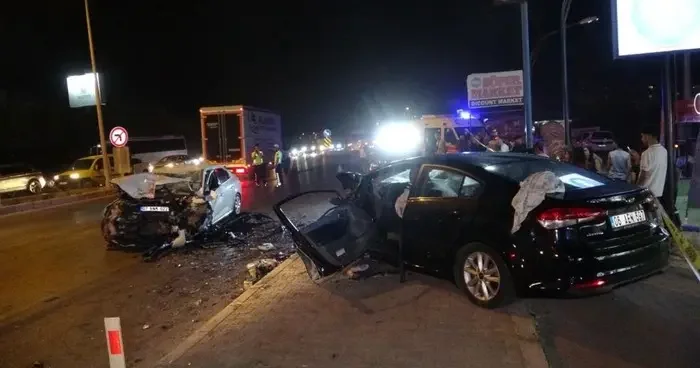 Antalya da karayolunu savaş alanına çeviren feci kaza: 2 ölü, 2 yaralı