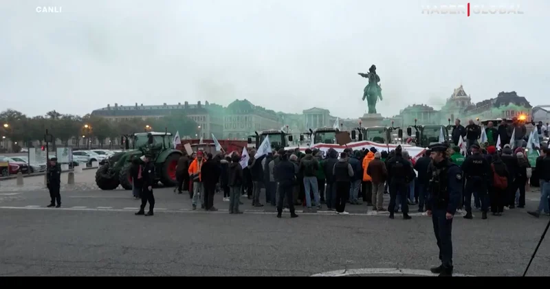 Macron a traktörlü protesto: Hükümet karşıtı protestoların ardından çiftçiler de sokağa indi