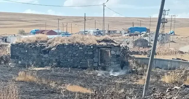 Kars ta bir evde çıkan yangın diğer evlere ulaşmadan söndürüldü VİDEO İZLE