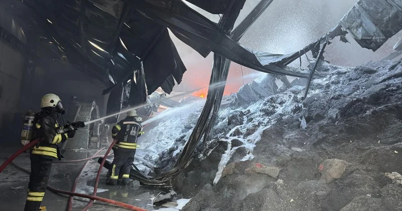 Erzurum da boya fabrikasında yangın