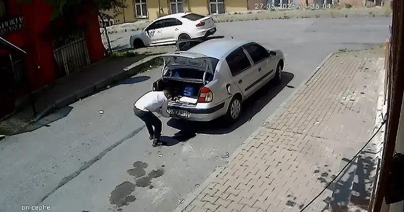 73 yaşında oto hırsızlığından tutuklandı; polisin yardımıyla merdivenden indi