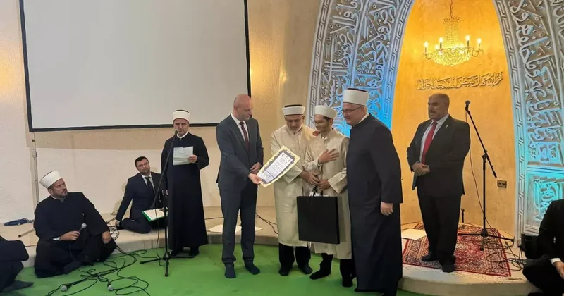 Uşaklı hafız Talha Çuhadar babası gibi dünya birincisi oldu