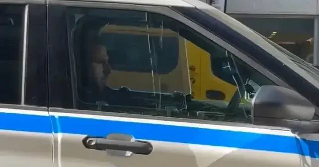 New York sokaklarında samimi anlar: Namaz kılan polisle muhabbet gönülleri ısıttı VİDEO İZLE