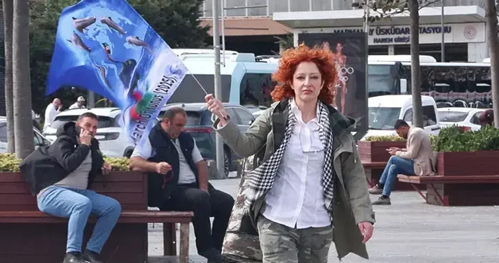 İranlı Somayeh Moghadam dan İstanbul dan Gazze ye destek yürüyüşü