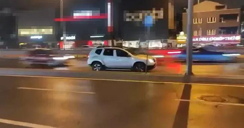 Avcılar’da otomobille giderken kavşağı kaçırdı, metrelerce ters yönde geri sürdü