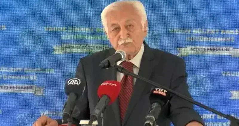 Yavuz Bülent Bakiler in cenazesi Karacaahmet Gasilhanesi ne getirildi