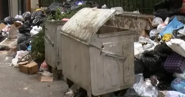 İzmir’de eylem bitti ancak çöpler yine toplanmadı VİDEO İZLE