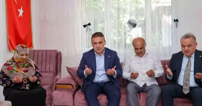 Bilecik Valisi Sözer Bozüyük te esnafla buluştu