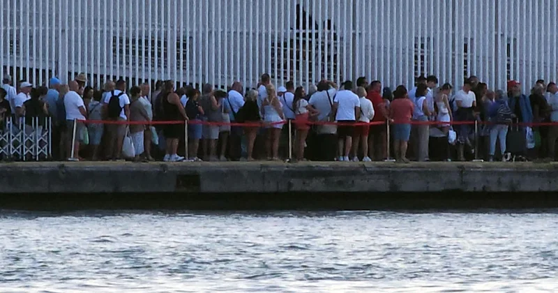 Gümrük sistemi çöktü! Giren çıkamadı, yüzlerce turist mağdur kaldı Sözcü Gazetesi