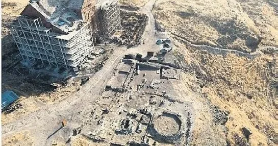 İLKER GEZİCİ Ani’de tarihi keşif: Selçuklu kümbeti bulundu