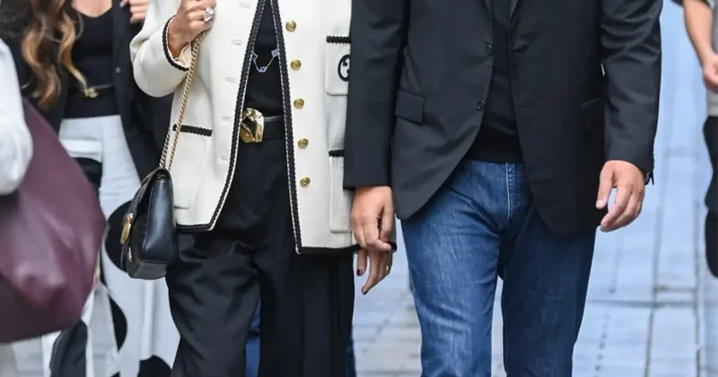 Bakan Ersoy eşiyle Beyoğlu nda sanat turuna çıktı