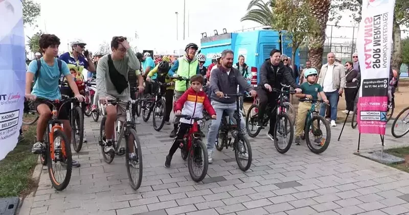 Kadıköy de bisikletliler Şehir senin pedal çevir etkinliğinde buluştu