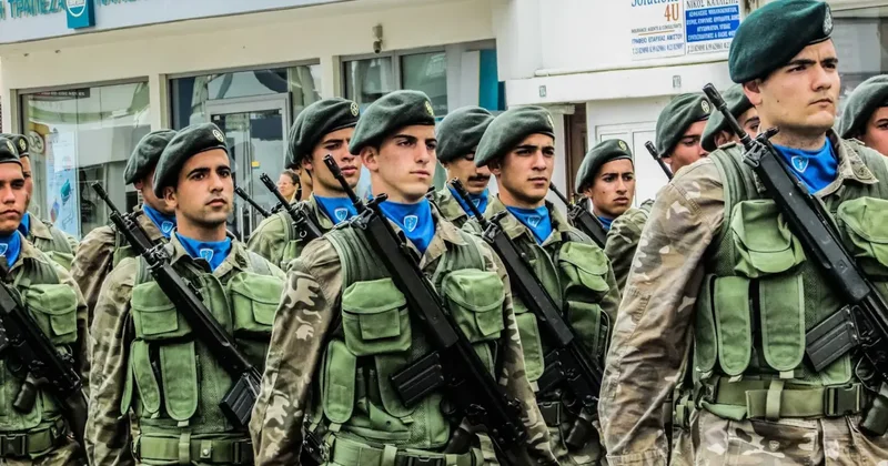 Liseyi bitir, askere gel, parayı kap: Yunan ordusundan erlere devlet desteği Sözcü Gazetesi