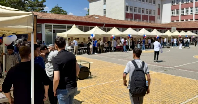 Kırşehir de TÜBİTAK 4006 Bilim Fuarı ve Bahar Şenliği düzenlendi Kırşehir Haberleri