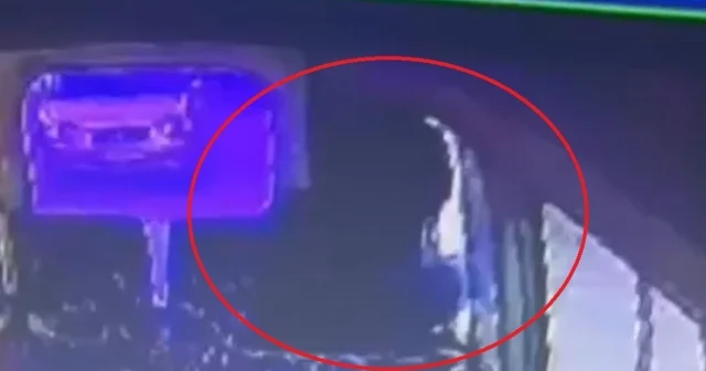 Bindiği dolmuştan ateş açıp husumetlisini vurdu; o anlar kamerada Adana Haberleri
