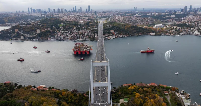 İstanbul Boğazı nda gemi trafiği çift yönlü askıya alındı