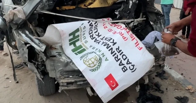 İşgalci İsrail in saldırısında İHH nın Gazze deki yardım projelerinde çalışanlar şehit oldu VİDEO İZLE