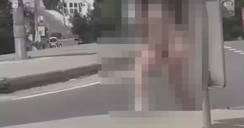Başakşehir de sokakta çırılçıplak yürüdü