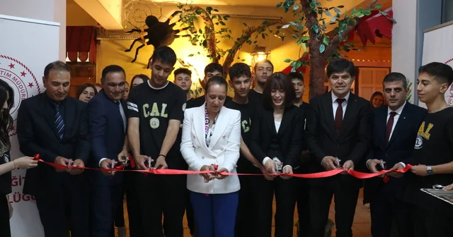 Burdur da lise öğrencileri okullarında geri dönüşüm koridoru oluşturdu Burdur Haberleri