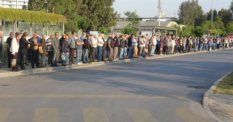 Bu sabah çekildi: 23 bin kişi iş bıraktı, duraklardaki kuyruğun ucu bucağı yok Sözcü Gazetesi