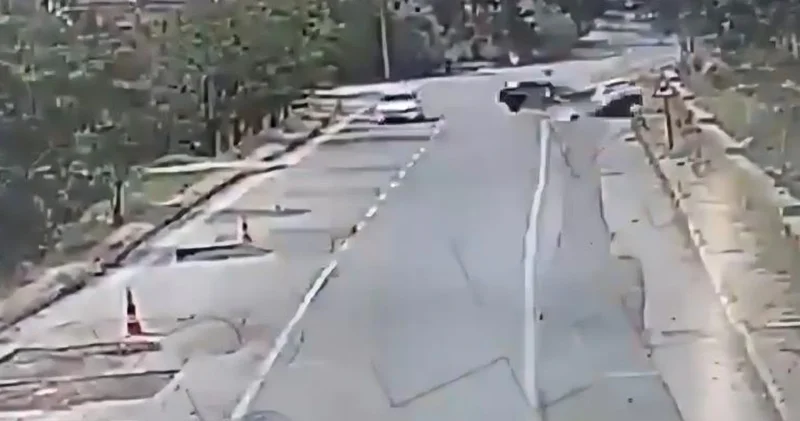 2 kişi can vermişti! Otomobillerin kafa kafaya çarpıştığı feci kaza kamerada