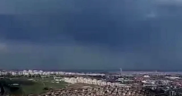 İstanbul da gökyüzünü karabulutlar kapladı: Yağmur bulutları böyle geldi VİDEO İZLE