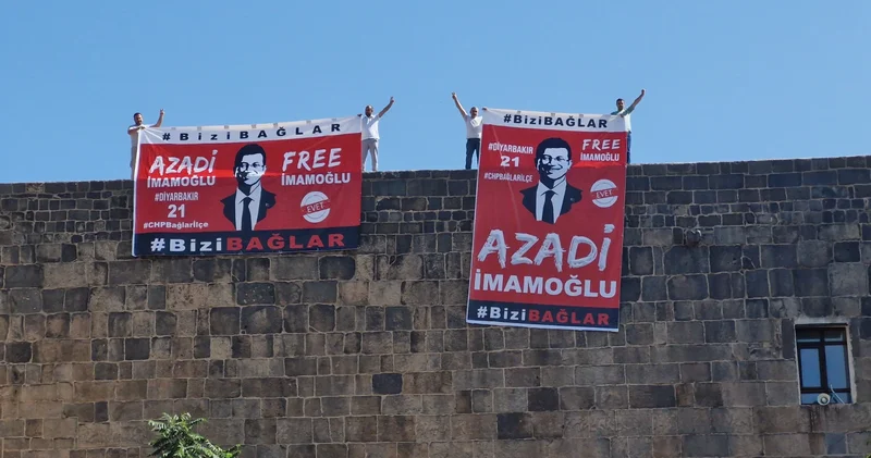 Diyarbakır da surlara asılan İmamoğlu pankartlarına polis el koydu