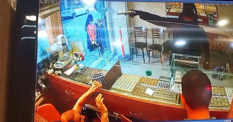 Kuyumcuya silahlı soygun girişimi! O anlar kamerada