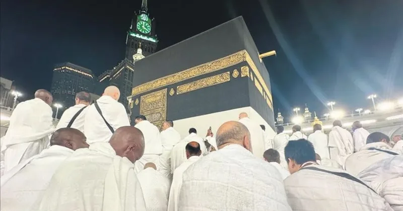 Mescid i Haram’da Sabah namazı coşkusu