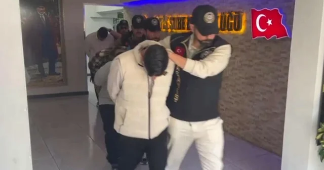 İzmir de iki kişinin öldüğü bölge kavgasında sekiz tutuklama İzmir Haberleri