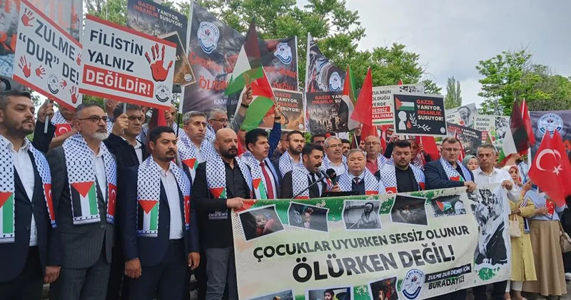 İsrail Büyükelçiliği önünde siyah çelenkli protesto