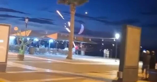 Emekli astsubay, gösteri yaptığı paramotorla tekneye çarptı; o anlar kamerada İzmir Haberleri