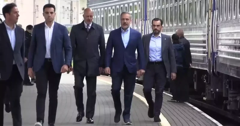 Bakan Fidan, Ukrayna ziyareti için trenle Polonya dan Kiev e hareket etti