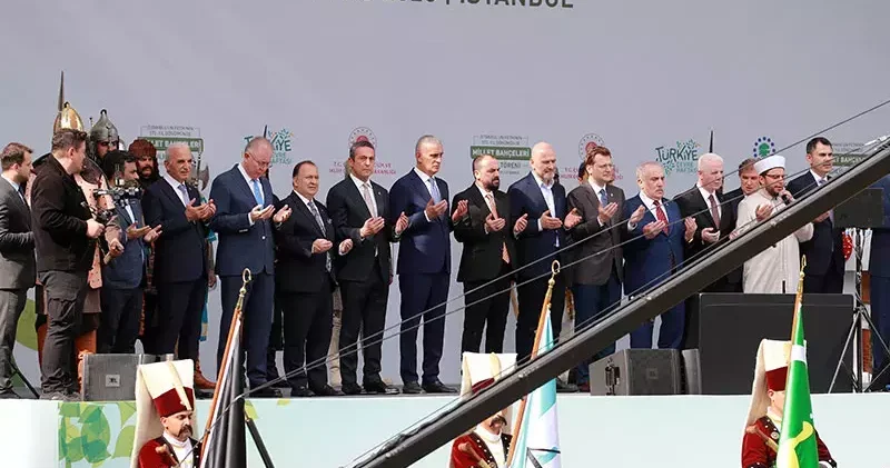 İstanbul un Fethi nin 572 nci Yılı Kutlamaları na kulüp başkanları da katıldı