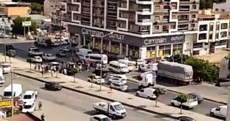 İzmir de otomobile tüfekli saldırı; 3 ölü, 1 yaralı