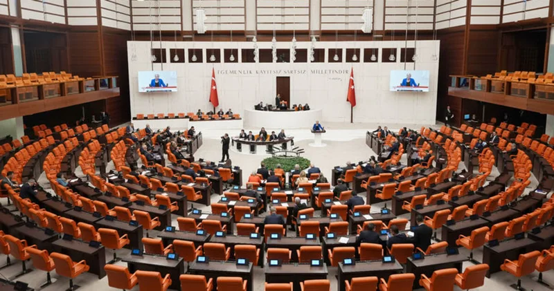 KHK da değişiklikleri de içeren kanun teklifinin ilk 7 maddesi TBMM Genel Kurulu nda kabul edildi Son dakika haberleri