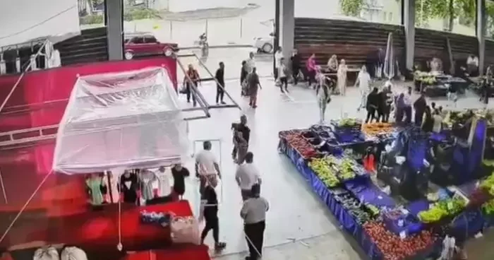 Edirne de zabıta memuru tartıştığı pazarcı esnafı tarafından darbedildi