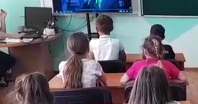 Sarı Gelin türküsünü Avrupalı çocuklara söylettiler Erzurum Haberleri
