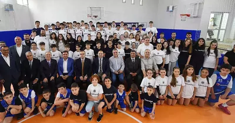 Pertevniyal Lisesi Spor Salonu açıldı