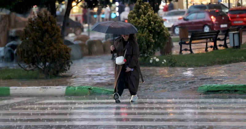 Kırklareli nde sağanak: Cadde ve sokaklarda su birikintileri oluştu Sözcü Gazetesi