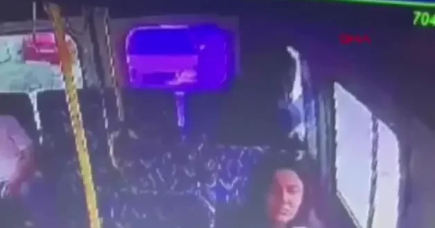 Husumetlisini bindiği dolmuştan vurdu! O anlar kamerada