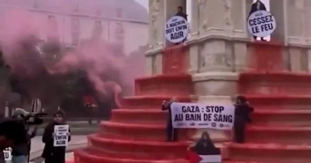Paris te etkileyici protesto: Masumlar Çeşmesi ne ‘Gazze de kan gölü durdurulsun’ çağrısıyla kırmızı boya döküldü VİDEO İZLE